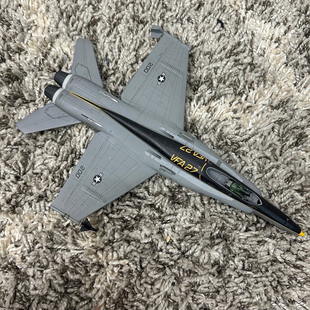 READ Diecast F/A-18E Super Hornet VFA-27 "Royal Maces" jet fighter model